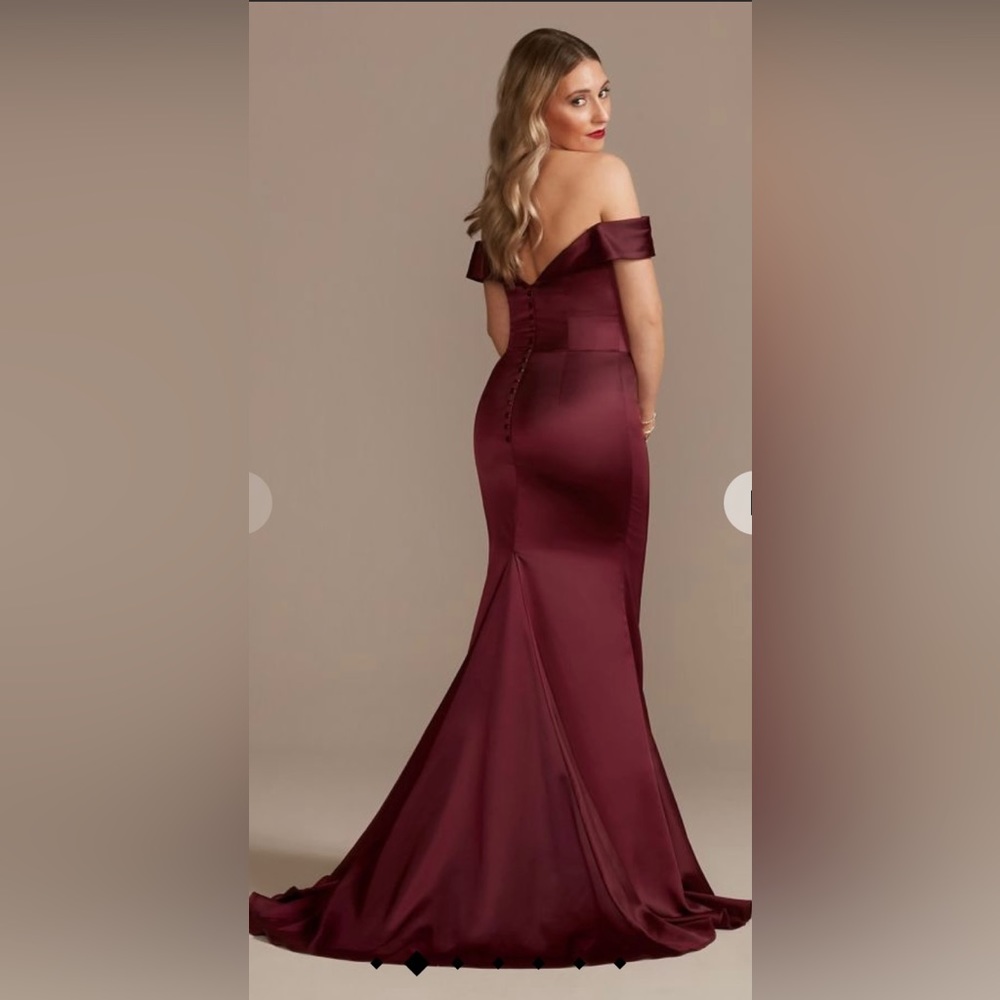 GALINA SIGNATURE

satin off-the-shoulder mermaid bridesmaid dress

Size: 8
